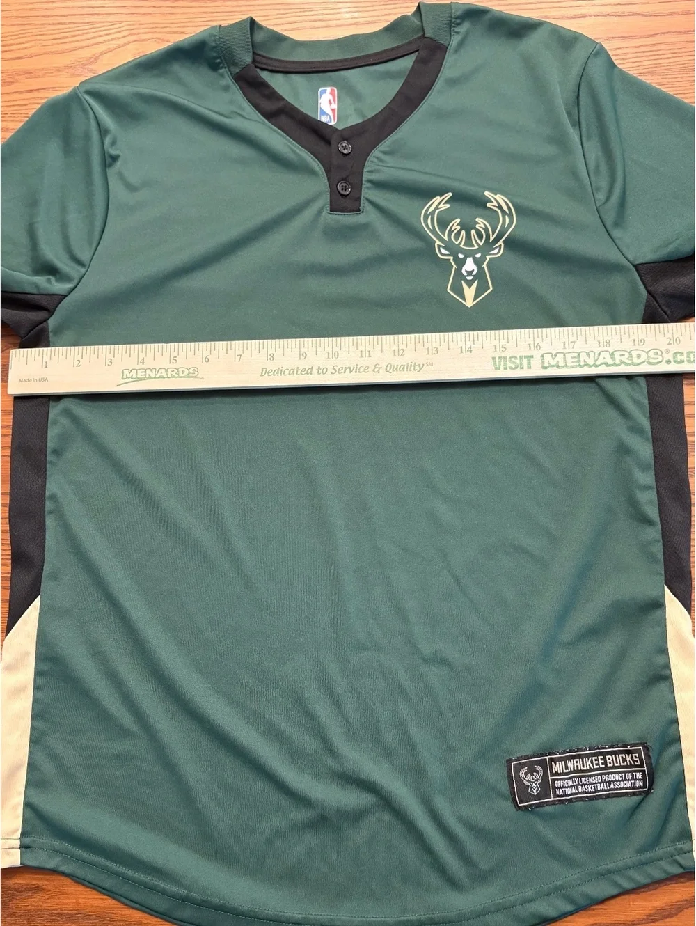 Official NBA Milwaukee Bucks Henley T-Shirt Men's Size Medium Green Short Sleeve